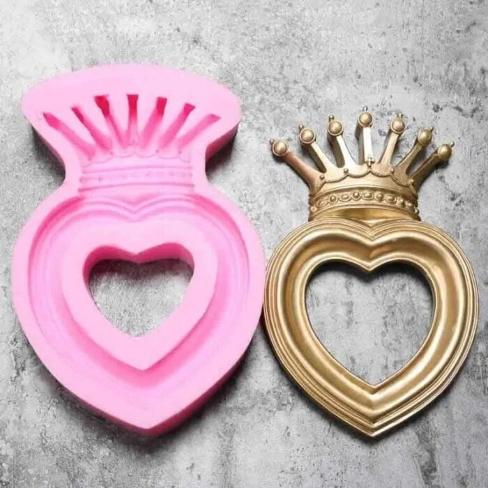 قالب على شكل قلب كبير