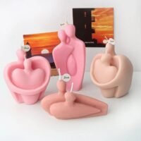 قالب شمع على شكل عانقني