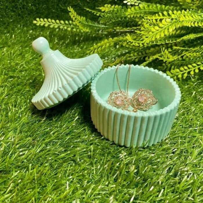 FB_IMG_1726059148861.jpg قالب كونكريت حامل شمع