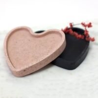 قالب على شكل قلب للكونكريت والرزين