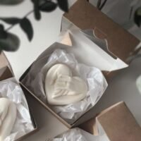 FB_IMG_1733050114235.jpg قالب شمعة اليدين